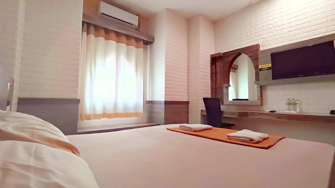Hotel Syariah Larismanis Semarang Luaran gambar